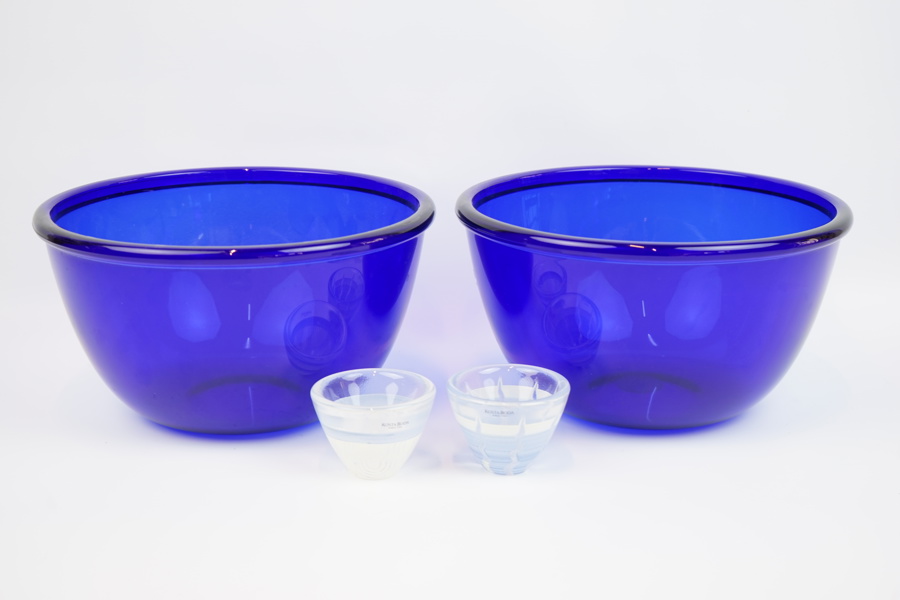 Skålar och ljuslyktor, 4 delar, glas, ''Cocoon Sapphire'', Arcoroc och Monica Backström, Kosta Boda.