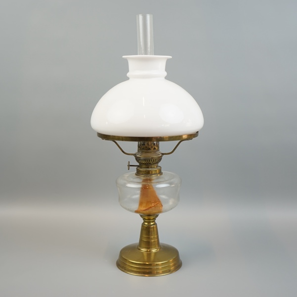 Fotogenlampa, glas/mässing.