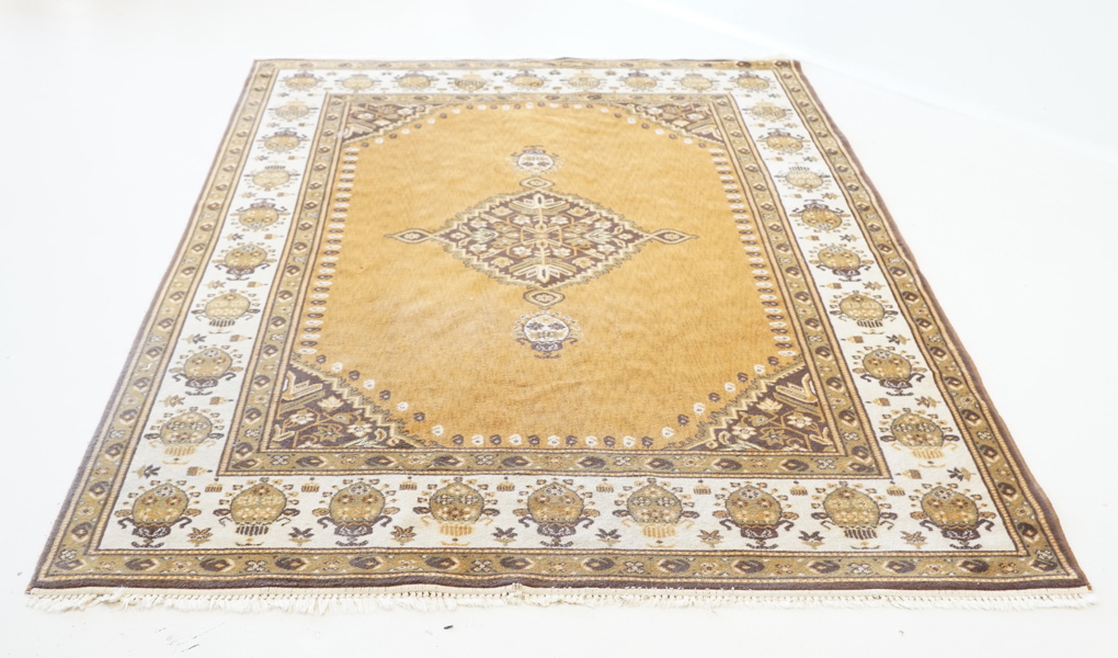 Matta, orientalisk stil, ull, maskinknuten.