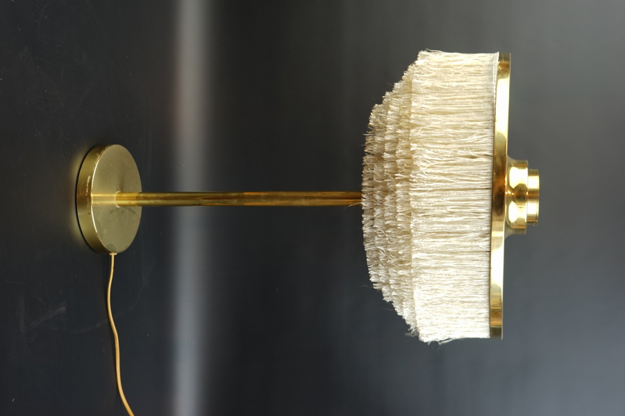 Hans-Agne Jakobsson, bordslampa, modell B 138, mässing, textilfransar, Markaryd, 1960/70-tal.
