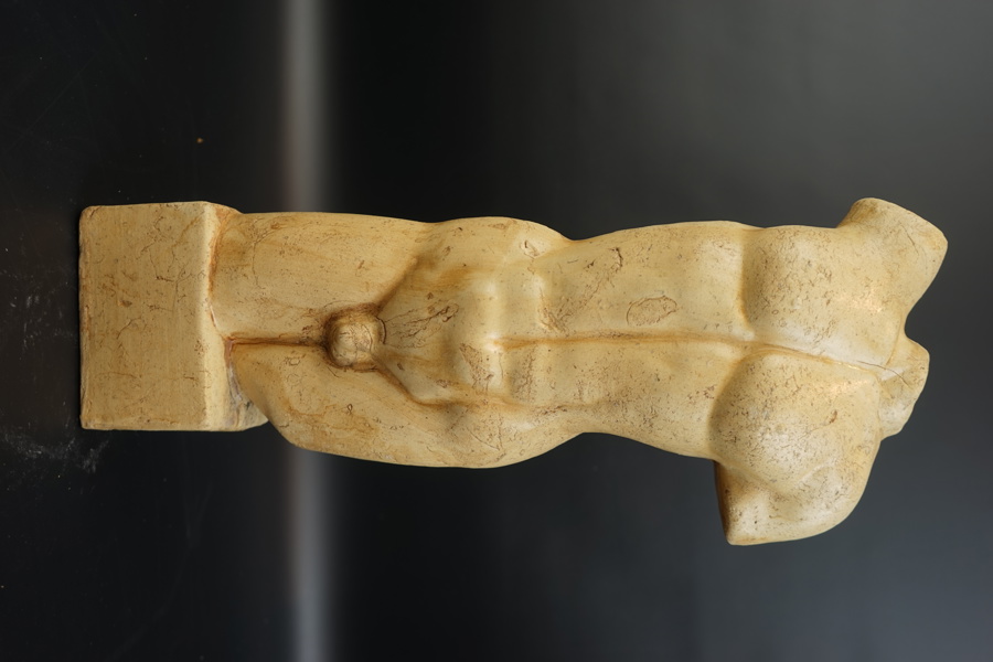 Skulptur, gips, manlig torso.
