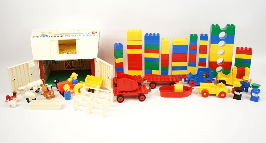 Leksaker, ett parti, plast, Fisher Price och Lego Duplo.