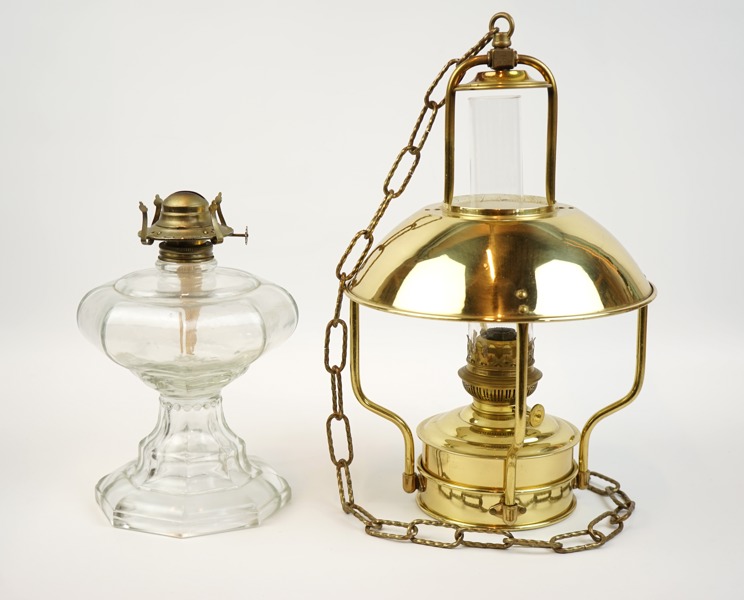 Fotogenbordslampa och taklampa, glas/mässing.