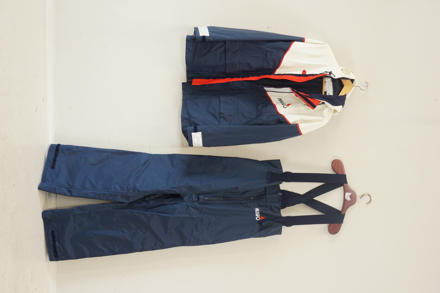Seglarjacka och byxor, polyester, Musto, England.