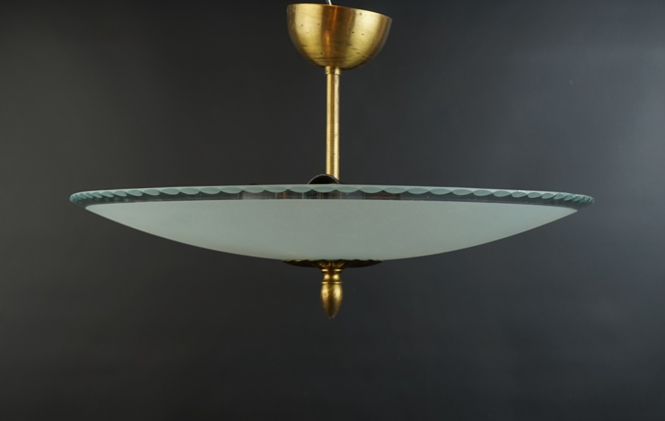 Takplafond, glas/mässing.