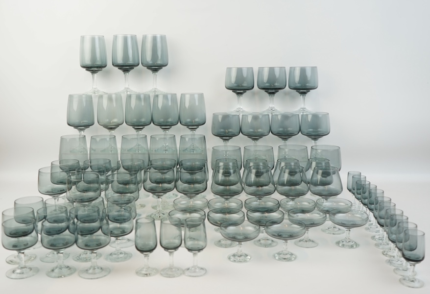 Per Lütken, glasservis, 83 delar, "Atlantic", Holmegaard.