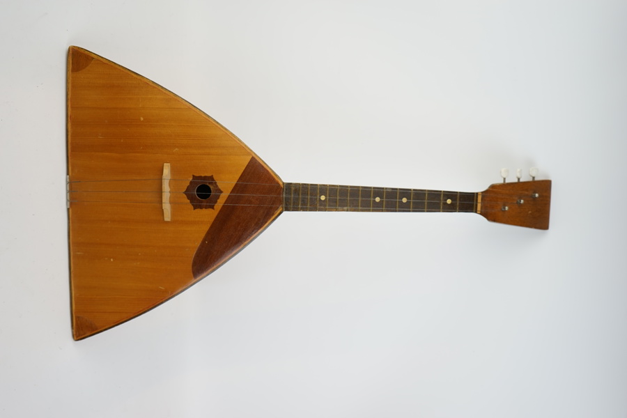Balalajka, trä, 1900-tal.