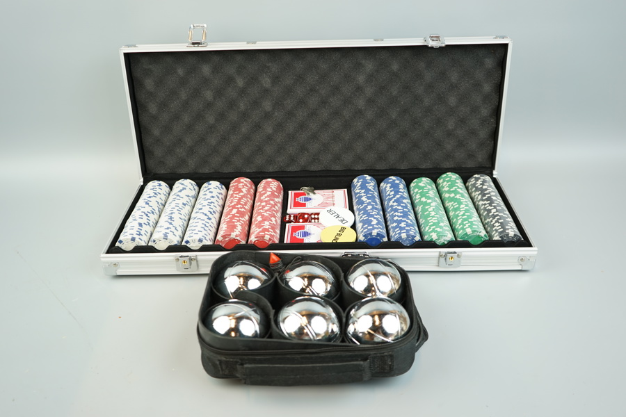 Pokerspel och Bouleset, obegagnat.