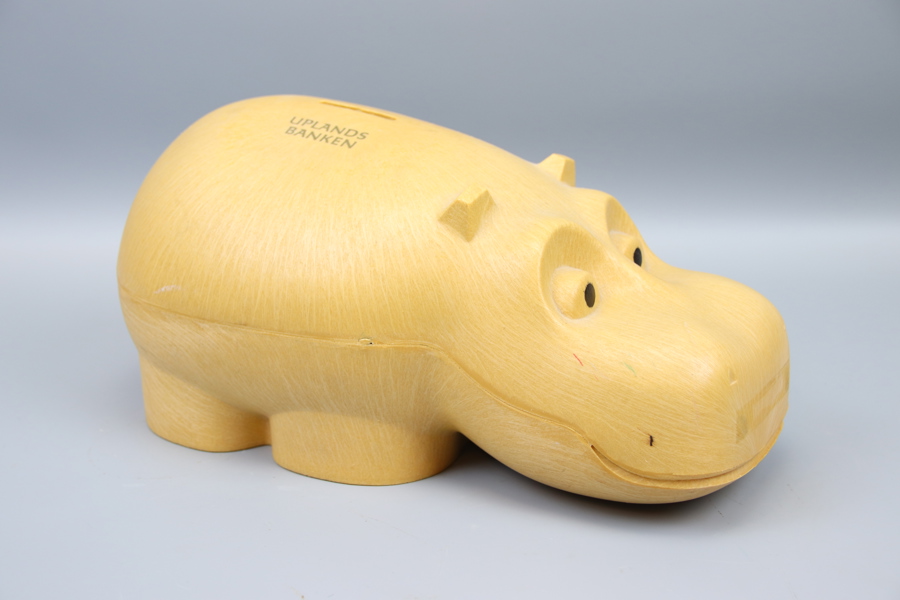Sparbössa, "Uplands Banken", plast, Henri Hippo, MK-Tuote.