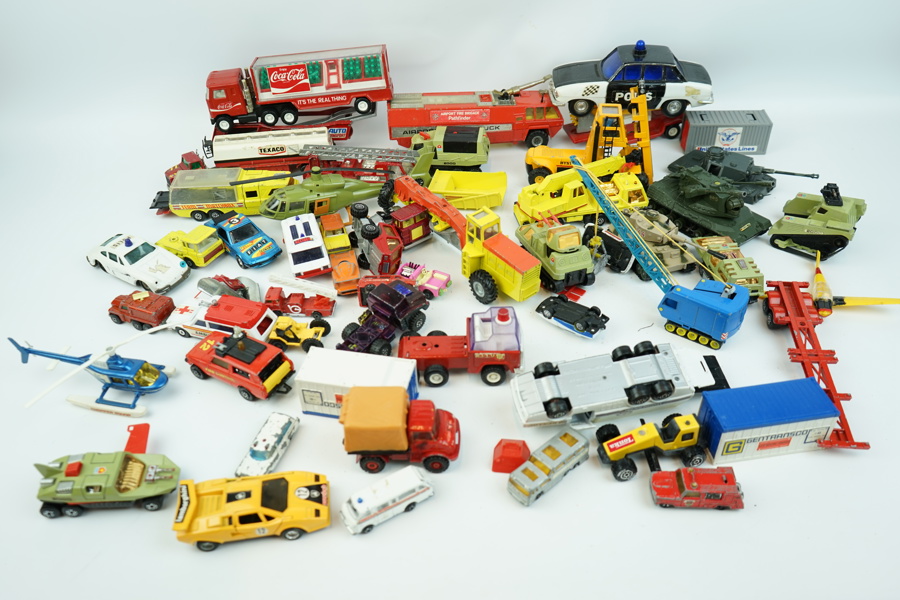 Leksaksbilar, ett parti, bl.a Matchbox.