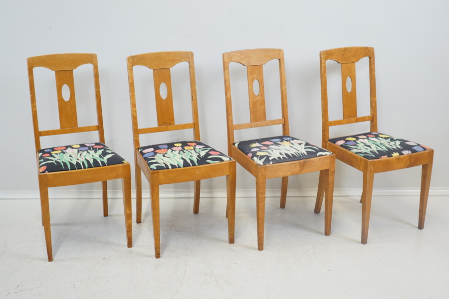 Stolar, 4 st, trä, sitsar klädda med textil "Tulpaner", Josef Frank, Firma Svenskt Tenn.