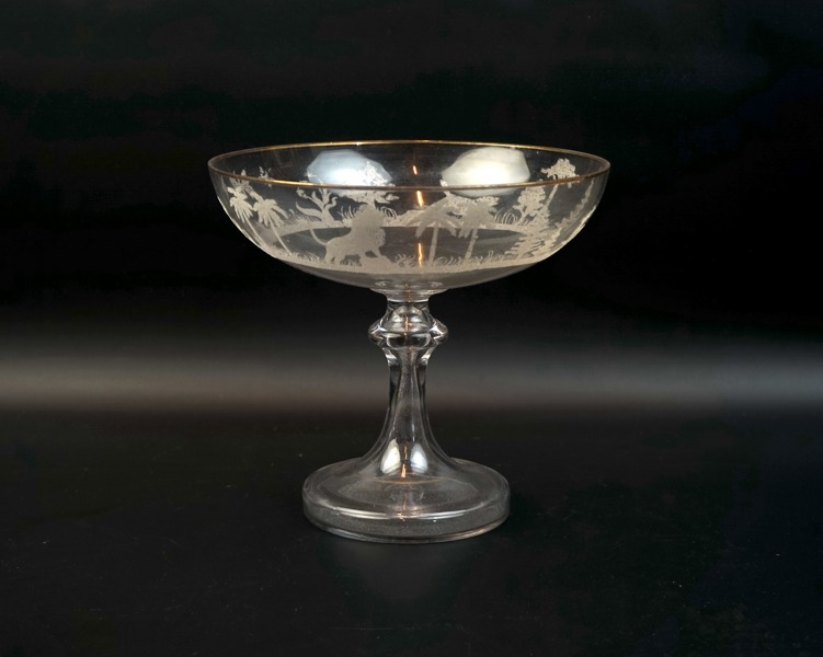 Skål på fot, glas, etsad dekor, 1900-talets början.