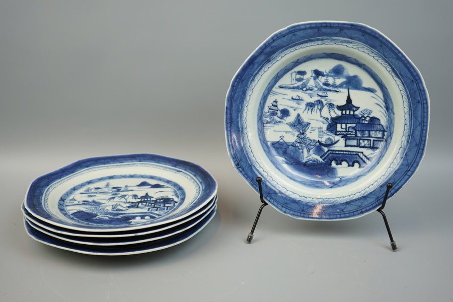 Tallrikar och djup tallrik 4+1 st, stengods, Kina, 1800-tal.