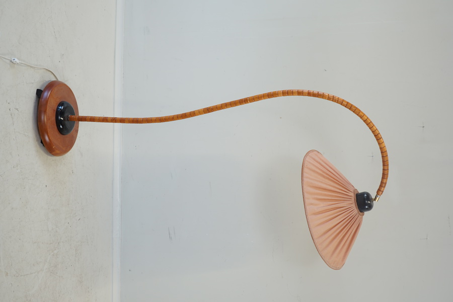 Golvlampa, betsad bok, Markslöjd, 1900-talets andra hälft.