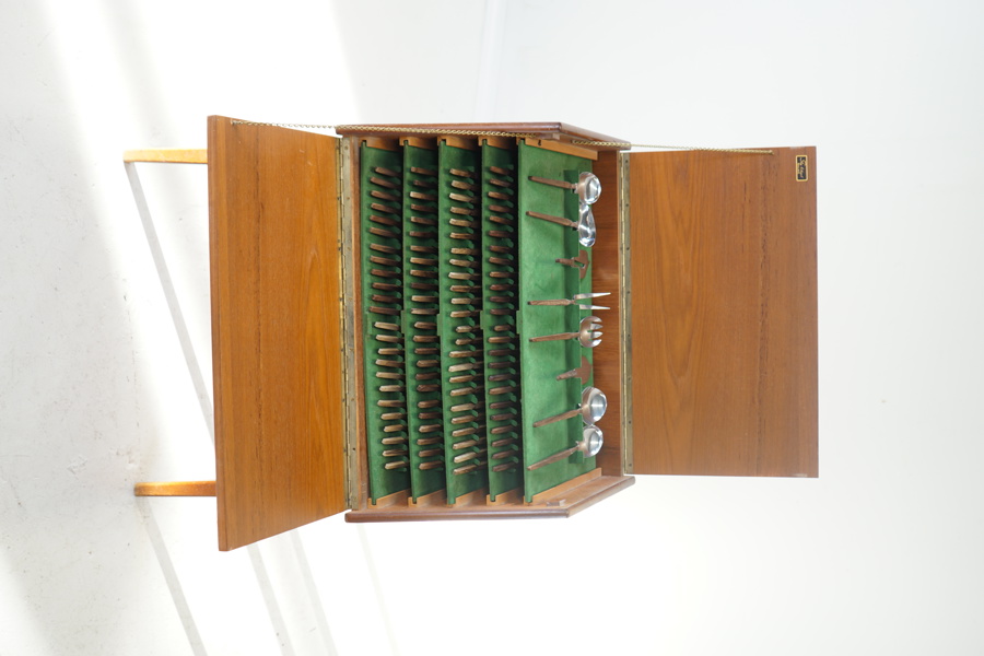 Bestickuppsättning, 122 delar, teak/rostfritt, "Stjärn, Asni, Danmark, med bestickschatull, teak, Stig-bolaget, Malmö, med bestick, 1950/60-tal.