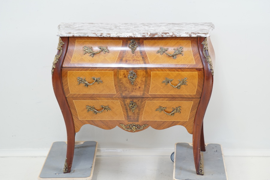 Stilbyrå, 3 lådor, trä/stenskiva, rokokostil, 1900-tal.
