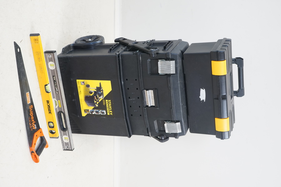 Stanley Fatmax, arbetsstation, samt diverse verktyg.