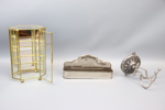 Miniatyrmonterskåp, hängare m.m, 4 delar, metall/glas.