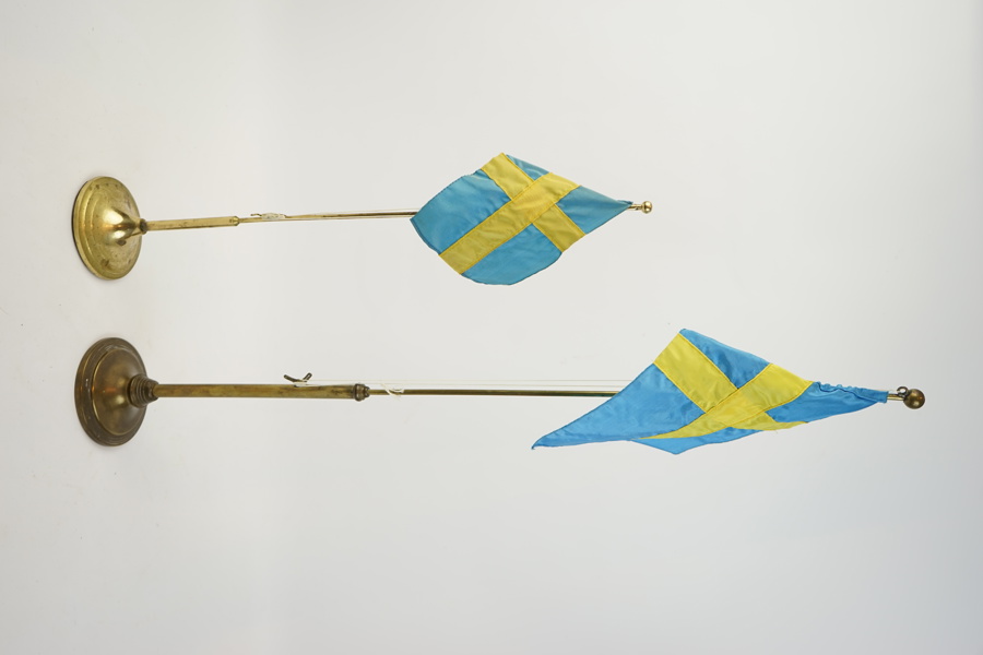 Bordsflaggor, 2 st, mässing.