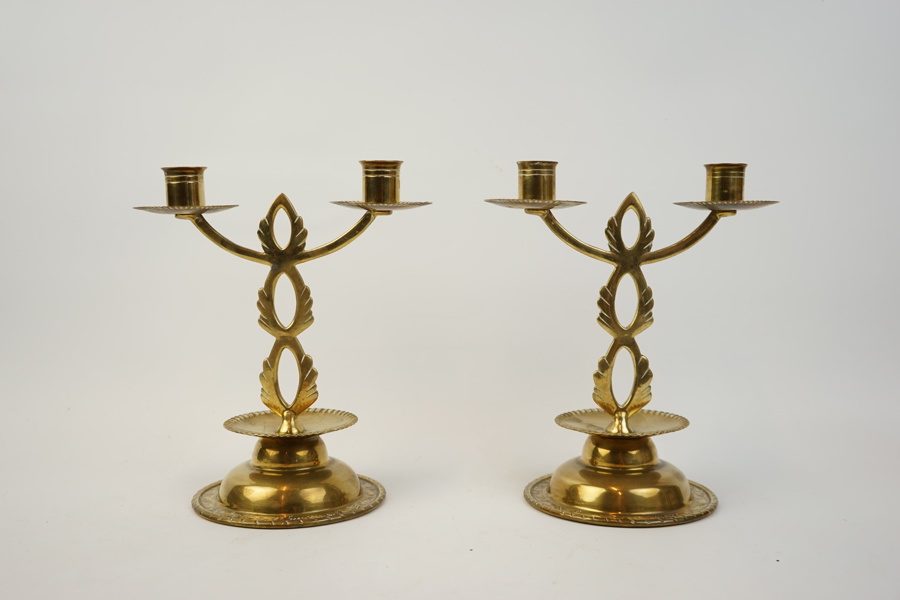 Kandelabrar, ett par, för 2 ljus, mässing, "Blekingemodell", 1900-tal.