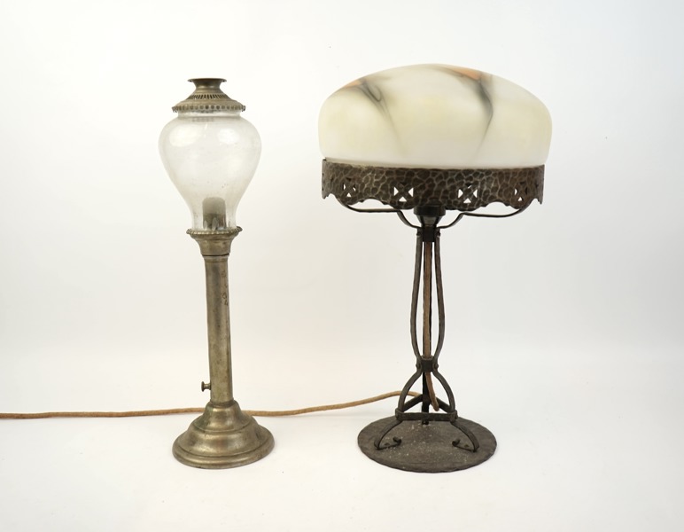 Stormljusstake och Strindbergslampa, metall/glas.