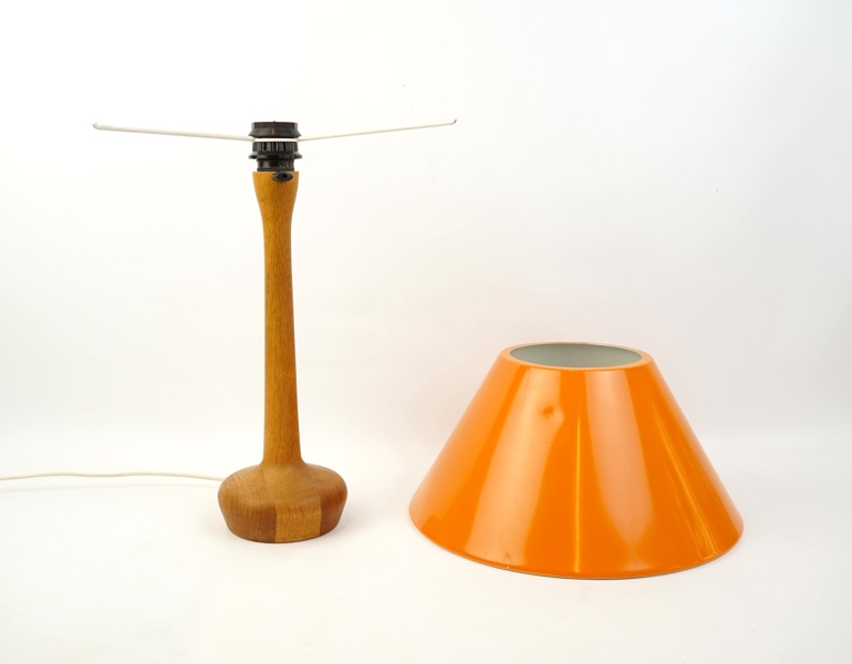 Bordslampa och lampskärm, trä/metall, Luxus, Vittsjö och Louis Poulsen & co. Danmark.