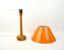 Bordslampa och lampskärm, trä/metall, Luxus, Vittsjö och Louis Poulsen & co. Danmark.