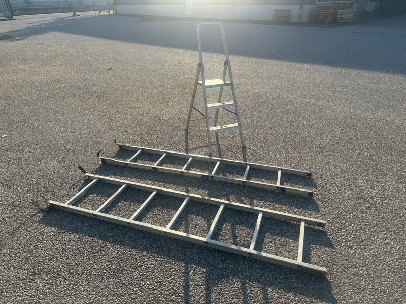 Stegar och trappstege, 3 delar, metall.