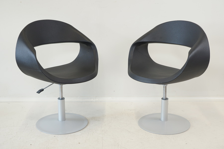 Adriano Tolomei "Baba Chair", snurrfåtöljer, ett par, plast/metall, Bagni di Lucca, Italien.