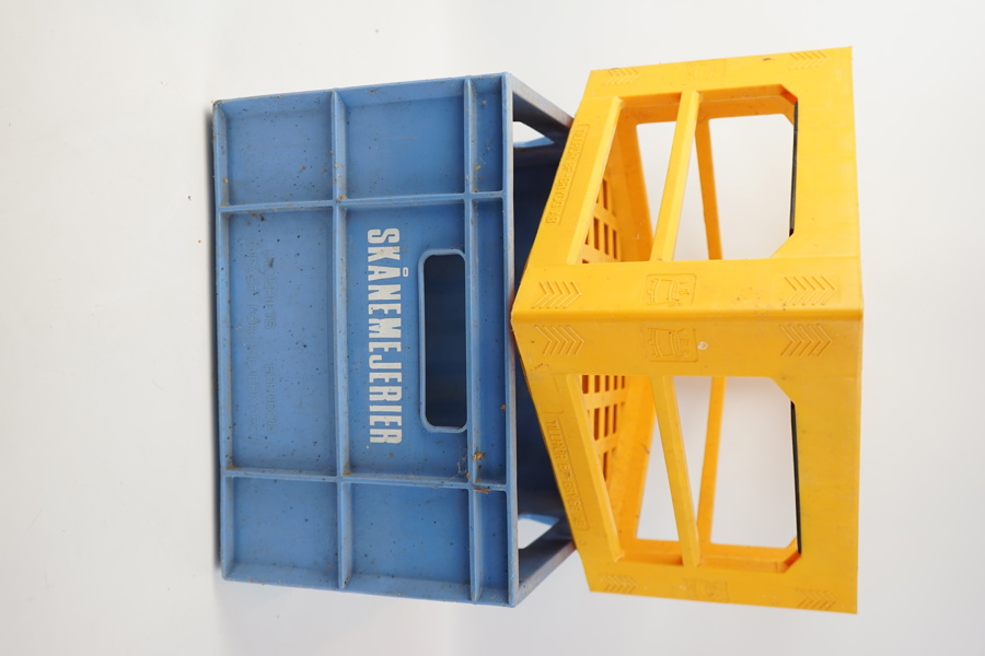 Plastbackar, 2 st, bl. a Skånemejerier.
