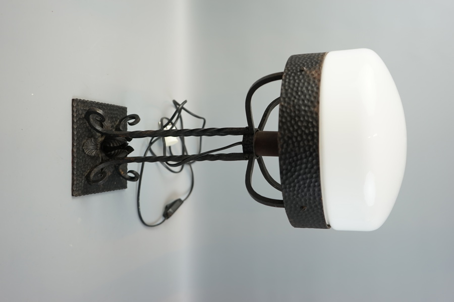 Bordslampa, glas/metall, strindbergsmodell, 1900-talets mitt.