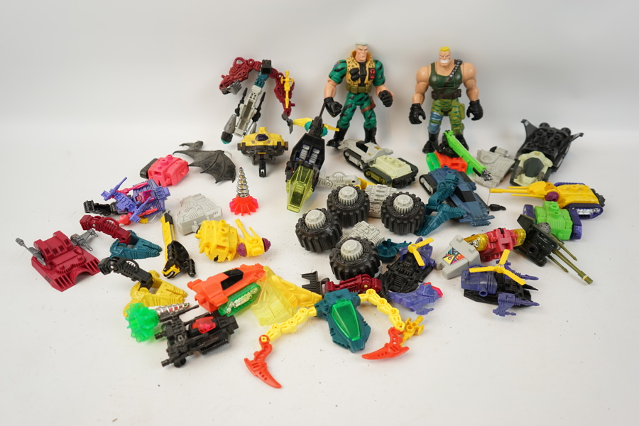 Actionfigurer m.m, ett parti, mest Kina.