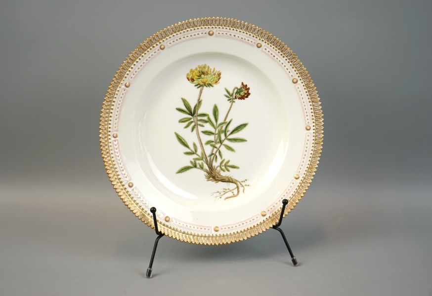 Tallrik, porslin, ''Flora Danica'', Royal Copenhagen.