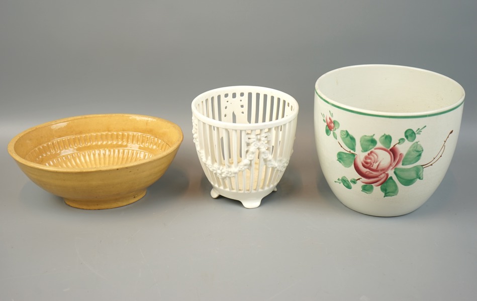 Ytterfoder och aladåbform, 3 delar, flintgods/keramik, bl.a Höganäs och Gefle, 1800/1900-tal.