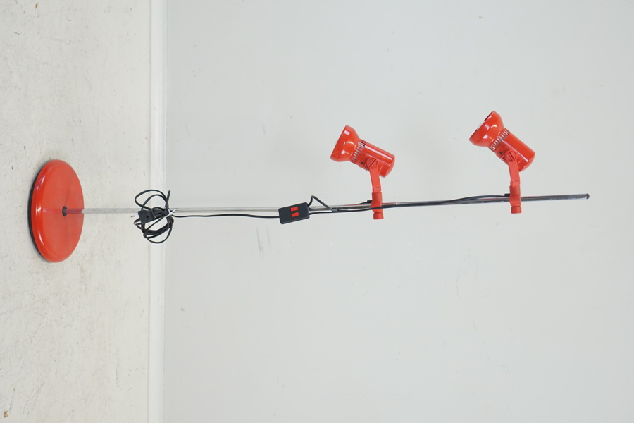 Golvlampa, 2 ljuspunkter, metall/plast.