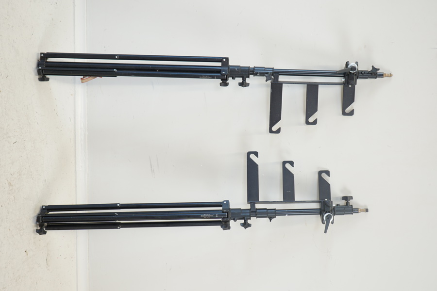 Belysningsstativ, 2 st, Manfrotto 004 CF, Italien.