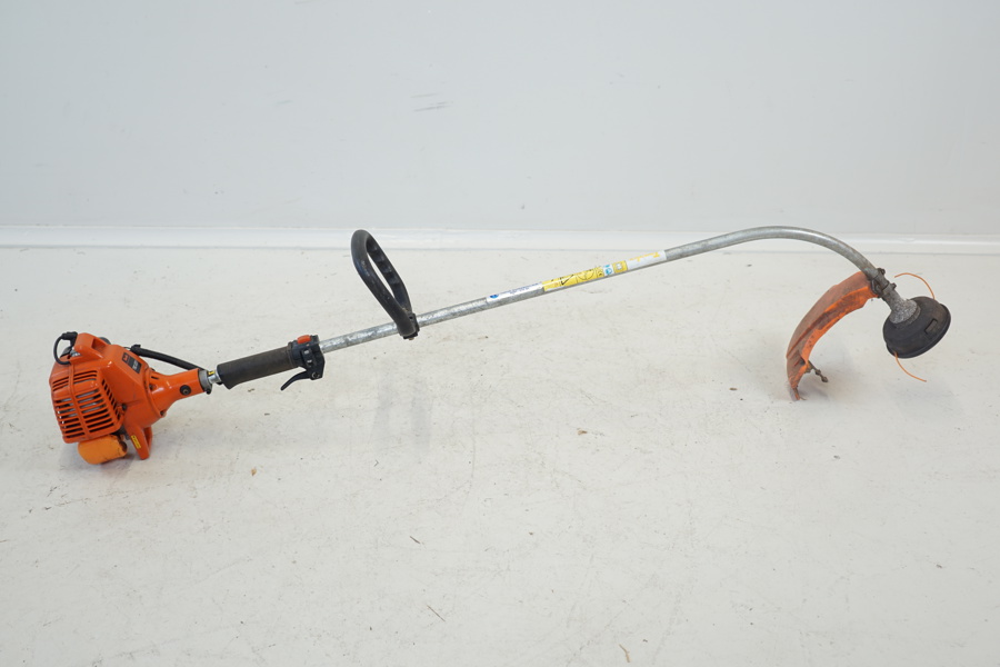 Grästrimmer, Tanaka TBC-2251, bensindriven.