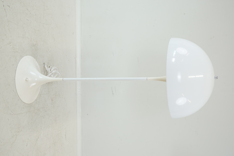 Verner Panton, golvlampa, plast, "Panthella", Louis Poulsen, Danmark.