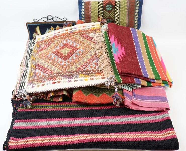 Textil, allmoge m.m, ett parti.