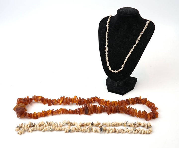 Collier, 3 st, bärnsten/snäckor.