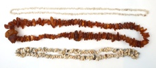 Collier, 3 st, bärnsten/snäckor.