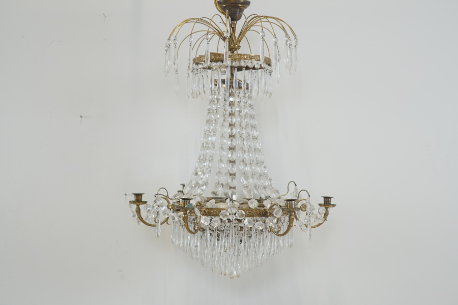 Takkrona, för 6 ljus, 8 ljuspunkter, mässing/glasprismor, 1900-tal.