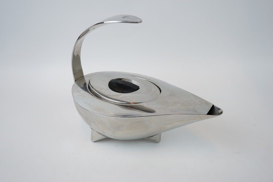 Carsten Jørgensen, tekanna, stål, "Naoko", Bodum.