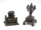 Altardervisher, 2 st, Shiva m.m, gjutmetall, Indien, 1800/1900-tal.