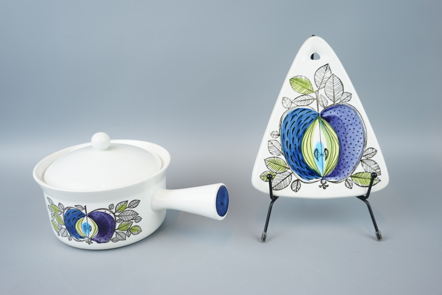 Marianne Westmann, skärbräda och karott med lock, porslin, "Eden", Rörstrand.