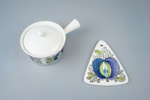 Marianne Westmann, skärbräda och karott med lock, porslin, "Eden", Rörstrand.