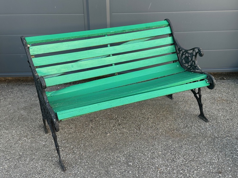 Parkbänk, gjutjärn/trä.