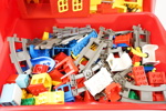 Lego Duplo, ett parti, i förvaringslador, 2 st, bl.a Duplo bilbana.