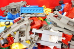 Lego Duplo, ett parti, i förvaringslador, 2 st, bl.a Duplo bilbana.