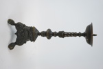 Altarljusstake, patinerad mässing, 1900-tal.